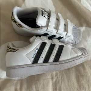 Girls superstar adidas. Size 1.
